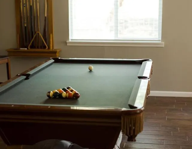 Holiday home Pool/spa, Garage, Tesla Charger, 2 Primary *