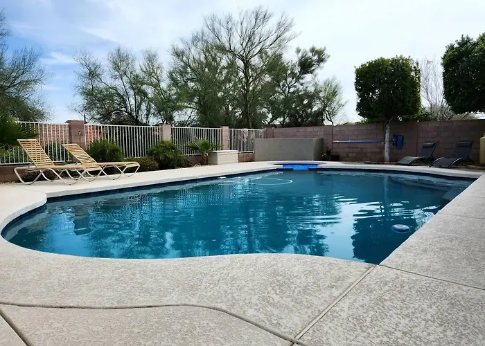 Pool/spa, Garage, Tesla Charger, 2 Primary Holiday home Surprise