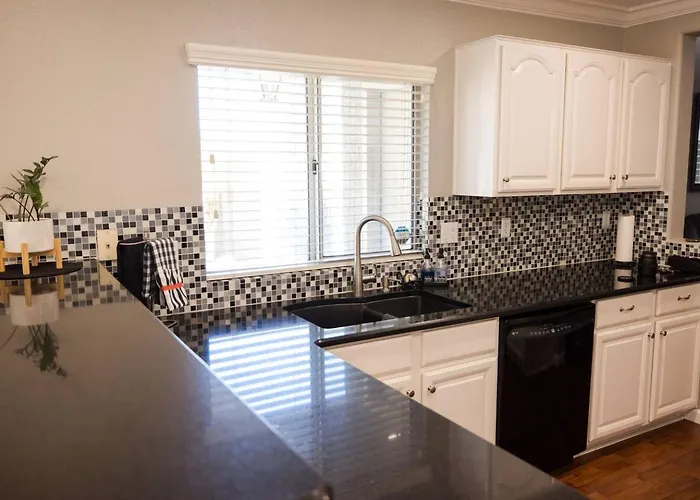 Holiday home Pool/spa, Garage, Tesla Charger, 2 Primary *
