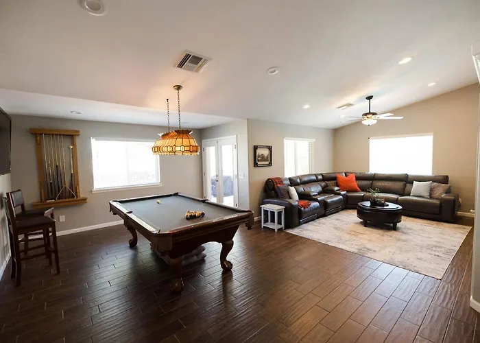Pool/spa, Garage, Tesla Charger, 2 Primary Holiday home