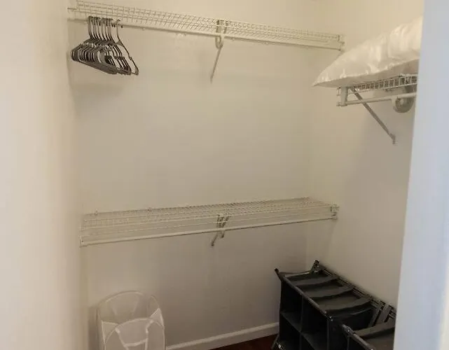 Pool/spa, Garage, Tesla Charger, 2 Primary Holiday home *