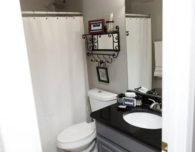 Pool/spa, Garage, Tesla Charger, 2 Primary Holiday home Surprise