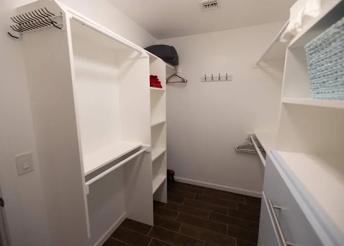 Holiday home Pool/spa, Garage, Tesla Charger, 2 Primary Surprise