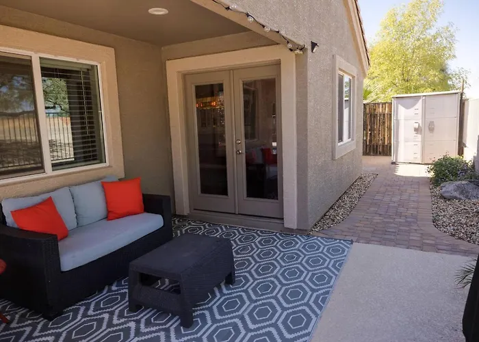 Pool/spa, Garage, Tesla Charger, 2 Primary Holiday home *