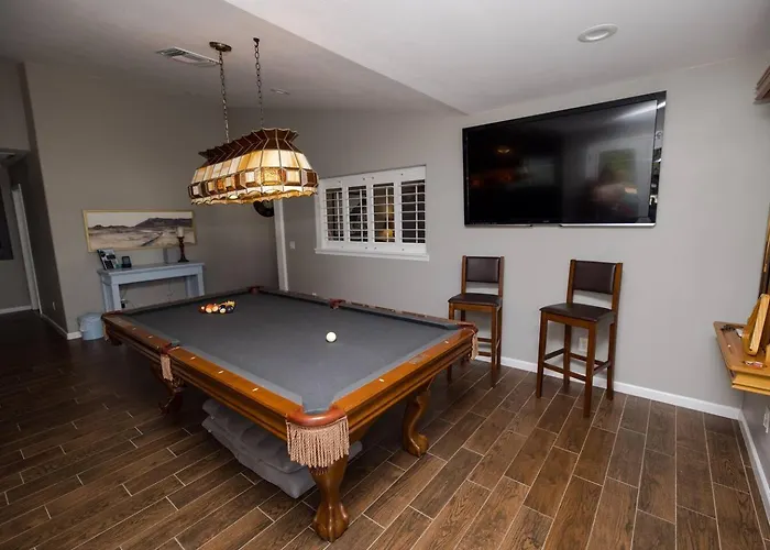 Pool/spa, Garage, Tesla Charger, 2 Primary Holiday home *